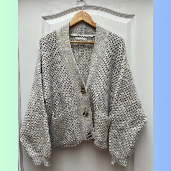 Urban Outfitters Smith Boxy Button-Front Cardigan Light Grey Size Medium - Picture 2 of 5